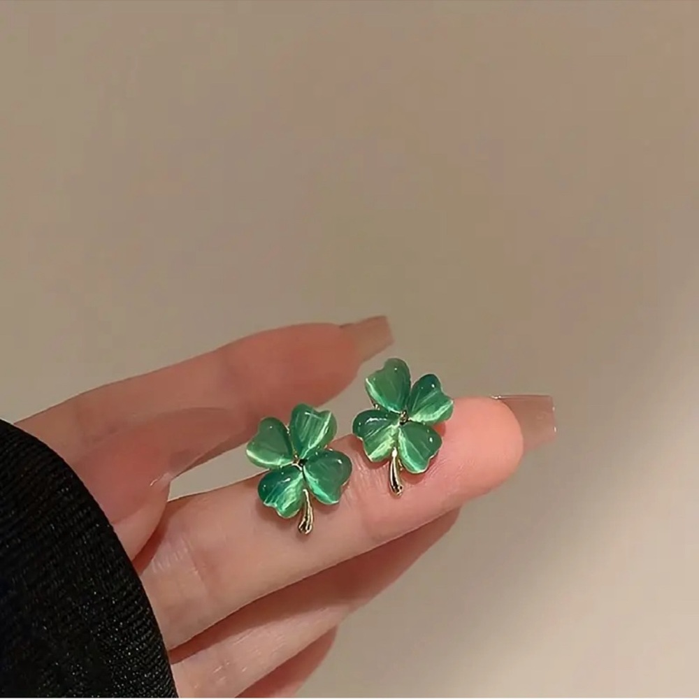Green and gold four-leaf clover 🍀 earrings